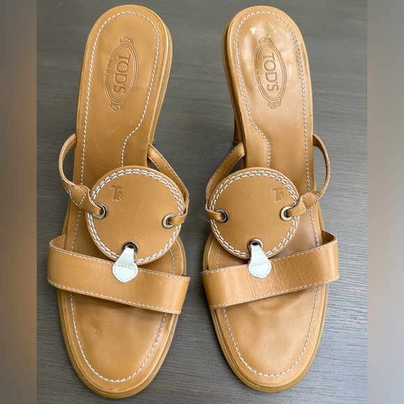 Tod's Shoes - Stunning Tod’s Italian Leather Sandals in a Gorgeous Carmel leather size 9